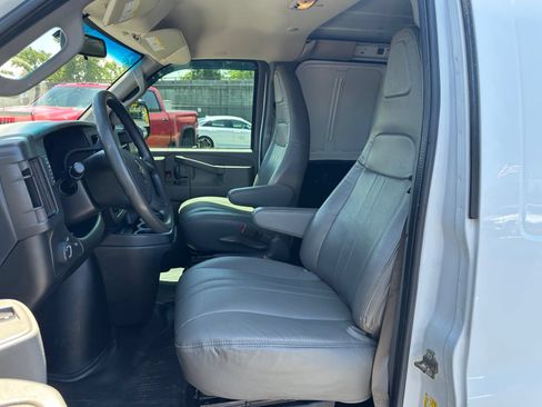 Used 2022 Chevrolet Express 2500 Extended RWD image 18