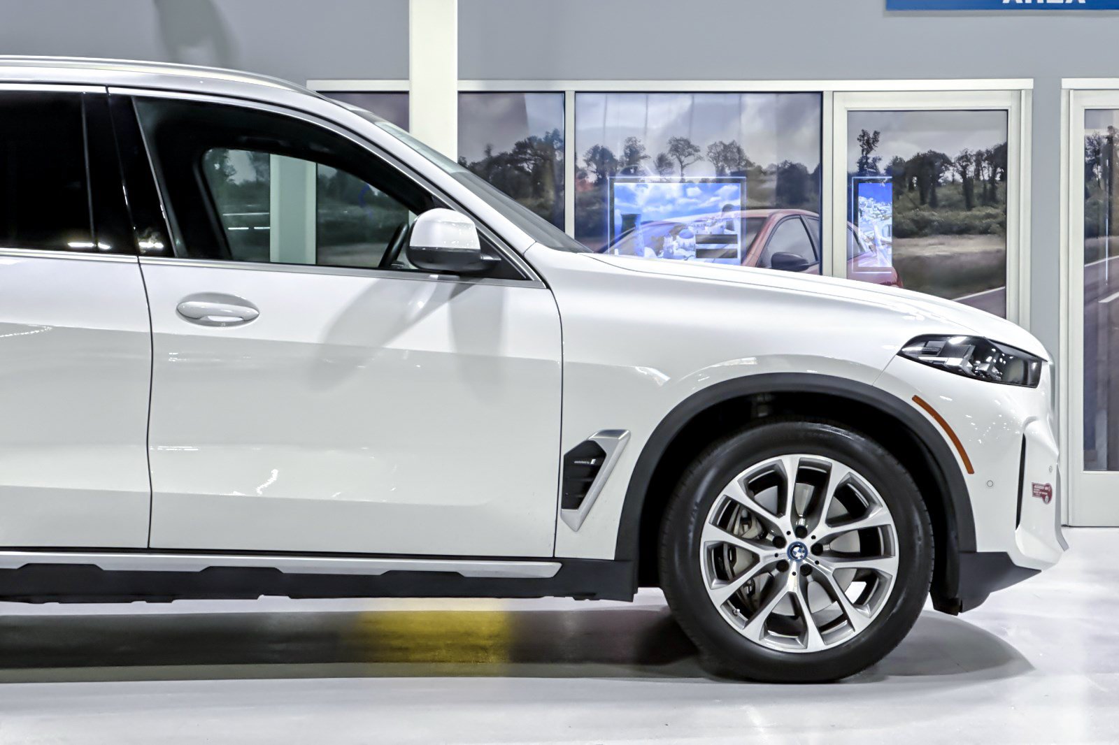 Used 2024 BMW X5 xDrive50e w/ Parking Assistance Package AWD/4WD image 35