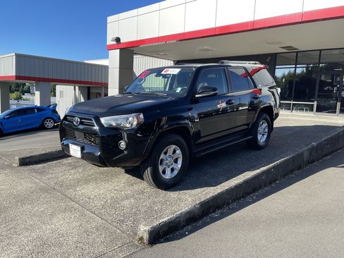 Certified 2024 Toyota 4Runner SR5 Premium w/ Moonroof Package AWD/4WD image 4