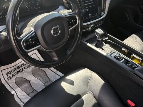Used 2020 Volvo S60 T5 Momentum FWD image 2