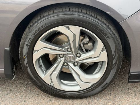 Used 2019 Honda Accord EX image 10