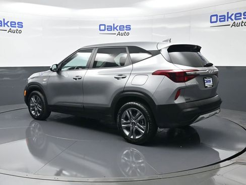 Used 2023 Kia Seltos LX image 6