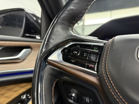 Used 2022 Jeep Grand Cherokee L Summit w/ Luxury Tech Group V image 17