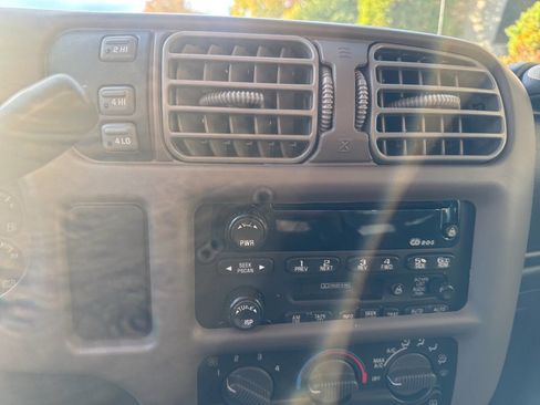 Used 2002 GMC Sonoma SLS w/ Marketing Option Pkg image 19