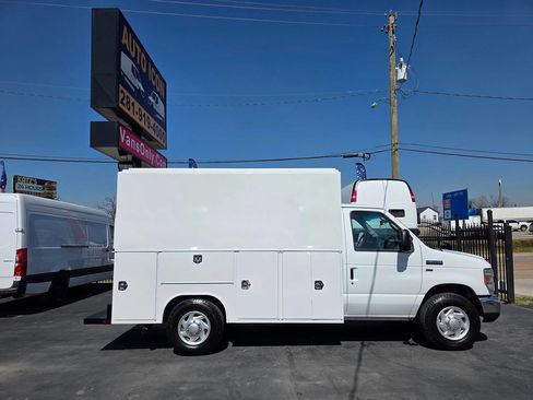 Used 2019 Ford E-350 and Econoline 350 Super Duty w/ Power Windows & Locks Group image 3