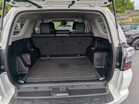 Used 2020 Toyota 4Runner Venture w/ Moonroof Package AWD/4WD image 9
