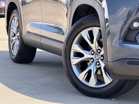 Used 2024 Toyota Grand Highlander AWD image 11