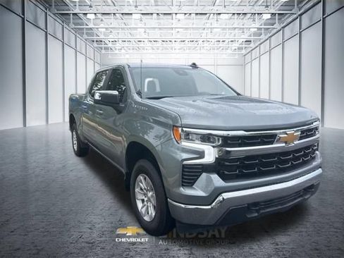 Used 2025 Chevrolet Silverado 1500 LT AWD/4WD image 3