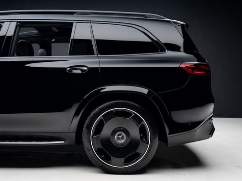 Used 2025 Mercedes-Benz GLS 63 AMG 4MATIC image 21