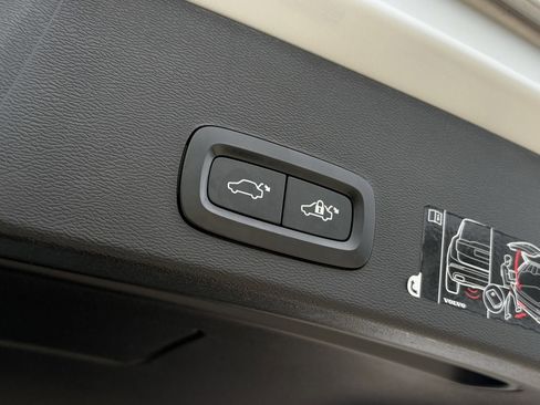 Used 2020 Volvo XC40 T5 Momentum w/ Protection Package Premier image 33