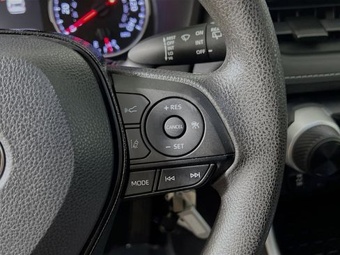 Used 2021 Toyota RAV4 LE image 20