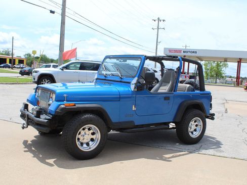 Used 1993 Jeep Wrangler S image 10