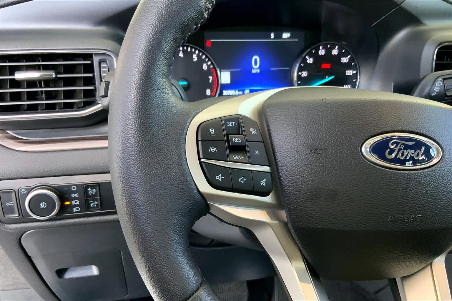 Used 2024 Ford Explorer Limited w/ Limited Technology Package RWD image 24
