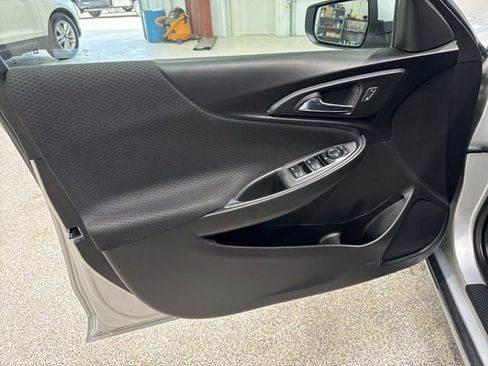 Used 2019 Chevrolet Malibu LT w/ Driver Confidence Package II image 9
