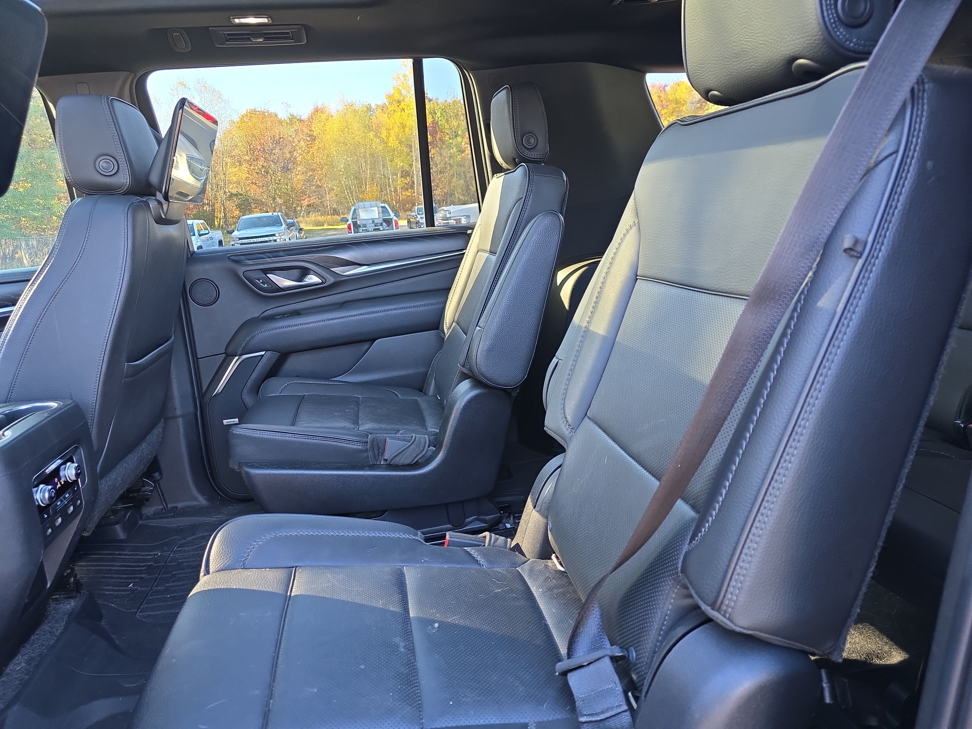 Used 2021 GMC Yukon XL Denali w/ Denali Premium Package AWD/4WD image 14
