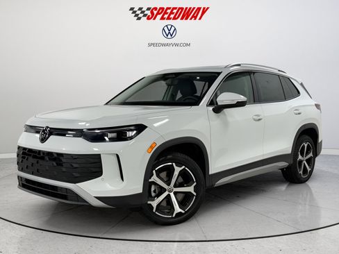 New 2025 Volkswagen Tiguan SE image 3