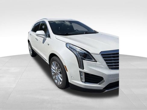 Used 2017 Cadillac XT5 Platinum w/ Driver Assist Package AWD/4WD image 2