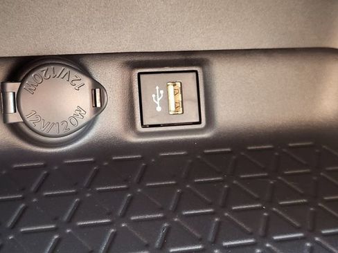 Used 2025 Toyota RAV4 XLE w/ Convenience Package image 28