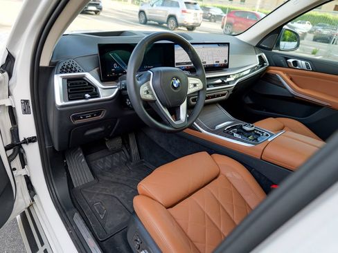 Used 2025 BMW X7 xDrive40i w/ Premium Package AWD/4WD image 21
