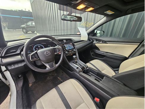 Used 2018 Honda Civic EX image 2