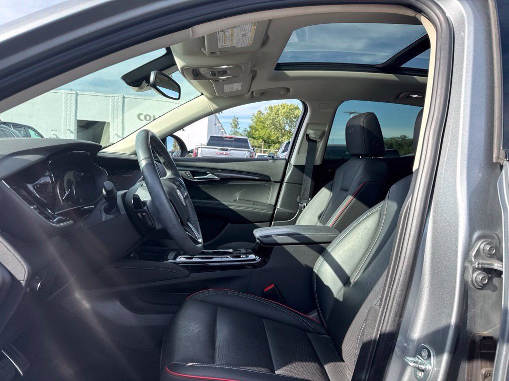 Used 2023 Buick Envision Essence w/ Sport Touring Package AWD/4WD image 9