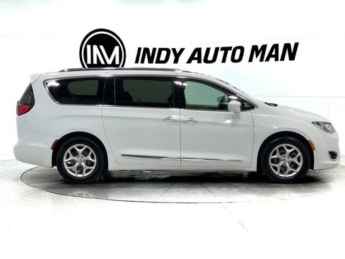 Used 2018 Chrysler Pacifica Touring-L Plus image 3