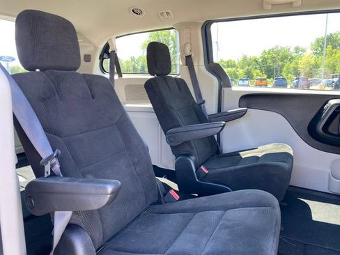 Used 2016 Dodge Grand Caravan SXT FWD image 19