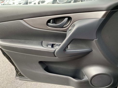 Used 2021 Nissan Rogue Sport S image 21