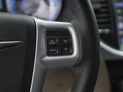 Used 2014 Chrysler 300 image 23