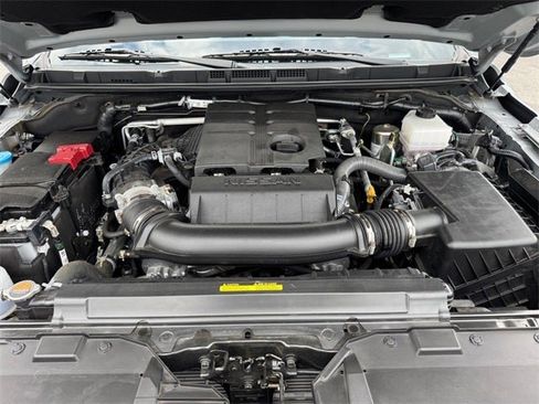 Used 2024 Nissan Frontier PRO-4X w/ Off-Road Protection Package image 12
