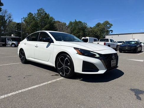 Certified 2025 Nissan Altima 2.5 SR FWD image 4
