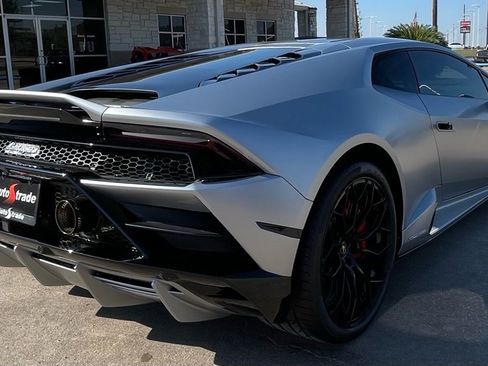 Used 2020 Lamborghini Huracan EVO image 4