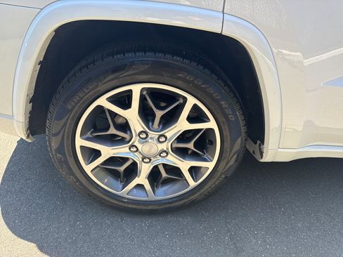Used 2020 Jeep Grand Cherokee Overland AWD/4WD image 9