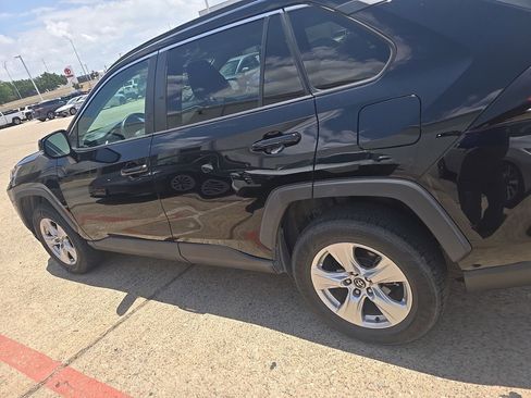 Used 2020 Toyota RAV4 XLE FWD image 6