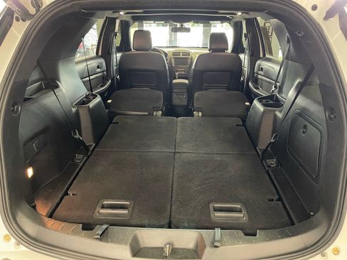 Used 2019 Ford Explorer XLT w/ Equipment Group 202A AWD/4WD image 36
