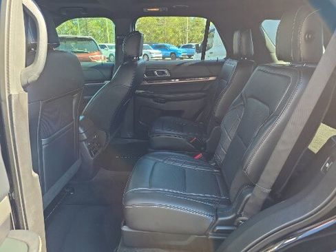 Used 2017 Ford Explorer Platinum image 17