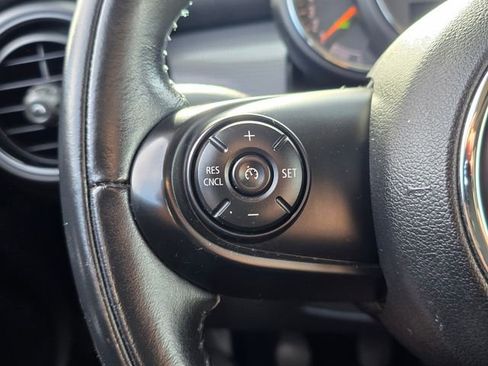 Used 2018 MINI Cooper 2-Door Hardtop w/ Cold Weather Package image 22