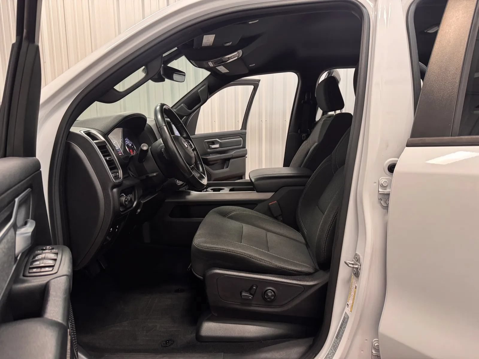 Used 2019 RAM 1500 Big Horn AWD/4WD image 31