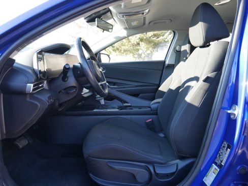 Used 2023 Hyundai Elantra SEL w/ Convenience Package image 12