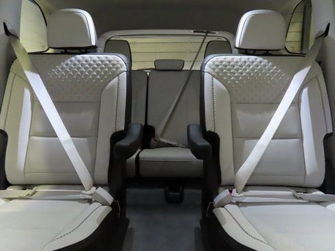 Used 2024 GMC Acadia Denali image 30