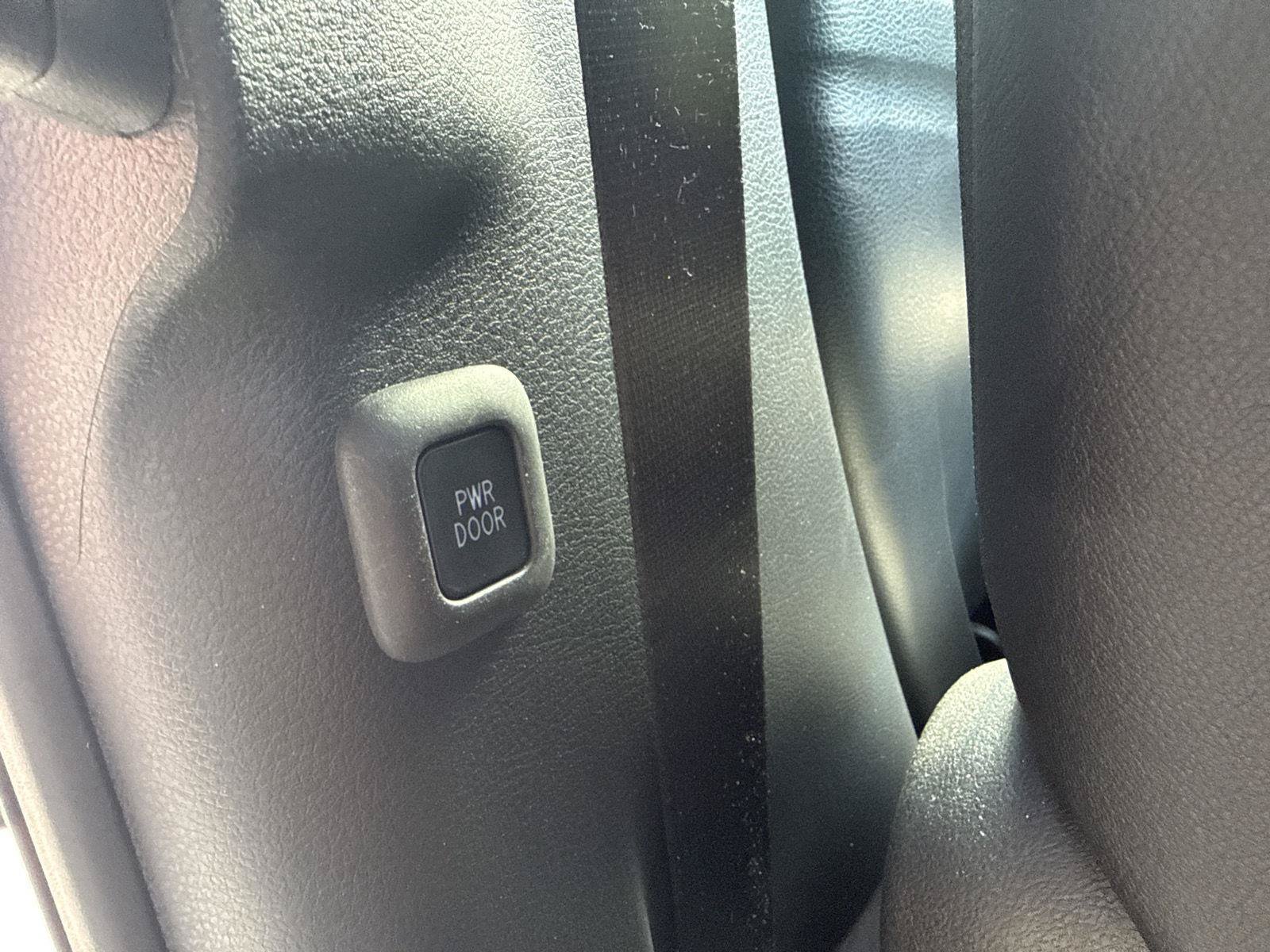 Used 2024 Toyota Sienna XSE w/ XSE Premium Package FWD image 22