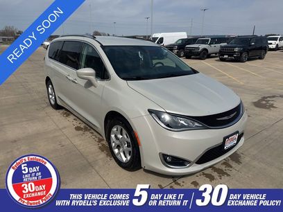 Used 2017 Chrysler Pacifica Touring-L Plus w/ Tire & Wheel Group