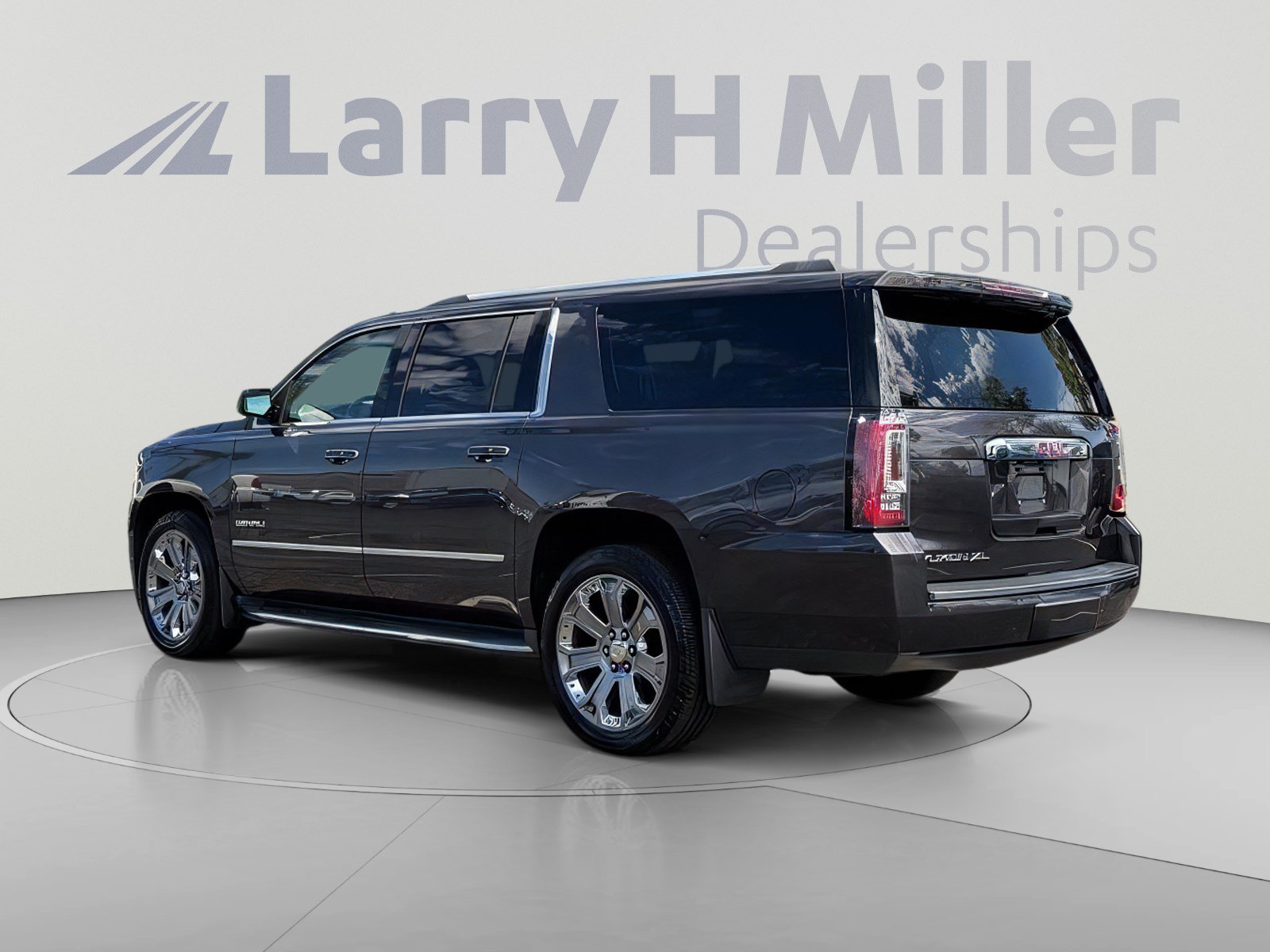 Used 2015 GMC Yukon XL Denali w/ Open Road Package AWD/4WD image 4