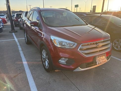 Used 2017 Ford Escape Titanium image 5