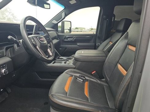 Used 2025 GMC Sierra 2500 AT4 AWD/4WD image 5
