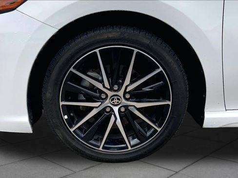 Used 2024 Toyota Camry SE FWD image 11