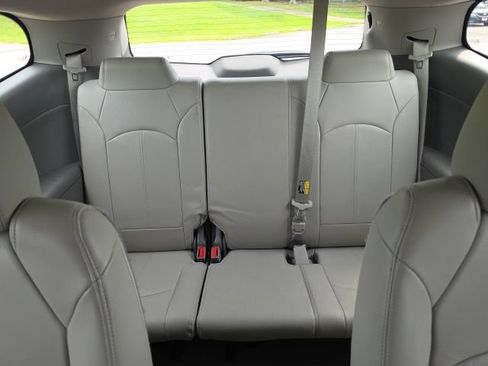 Certified 2016 Chevrolet Traverse LT FWD image 24