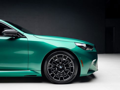 Used 2025 BMW M5 w/ Carbon Package image 41