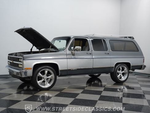 Used 1990 Chevrolet Suburban 2WD image 31