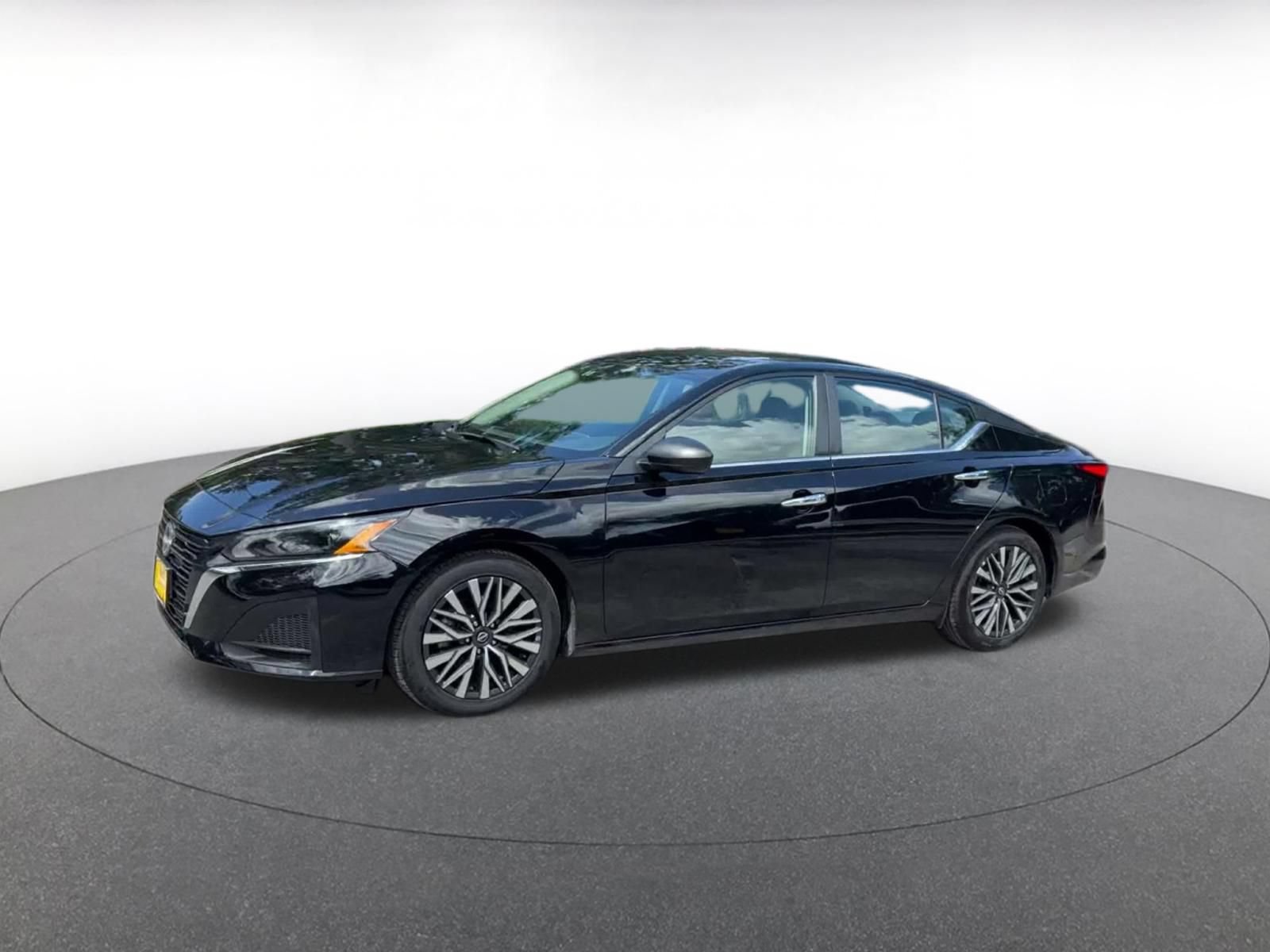 Used 2025 Nissan Altima 2.5 SV FWD image 7